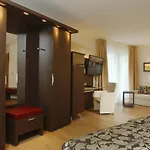 Simonshof Hotel 4*