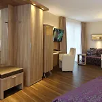 Отель Simonshof 4*