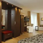 Simonshof 4*